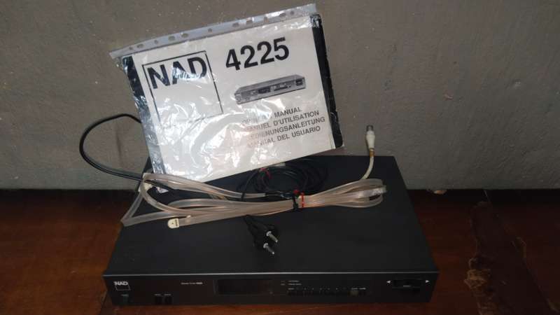 NAD 4225 Stereo Tuner