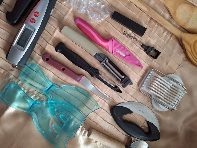 Assorted Kitchen Items, Second Hand, Lot 1 Of 5