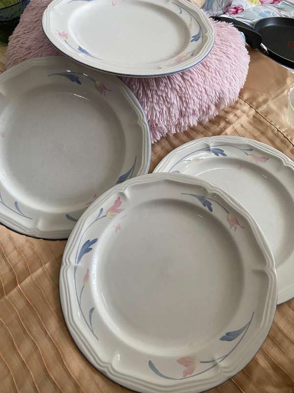 Assorted Kitchen Items, Second Hand, Lot 8 Of 11