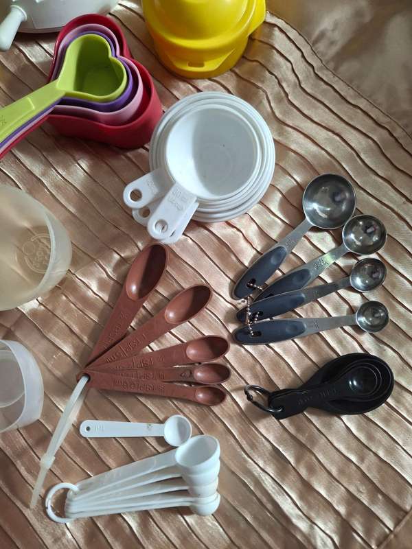 Assorted Kitchen Items, Second Hand, Lot 5 Of 5