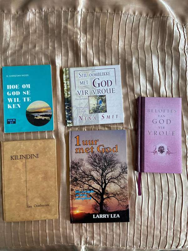 Assorted Afrikaans Books, Lot 6 Of 13