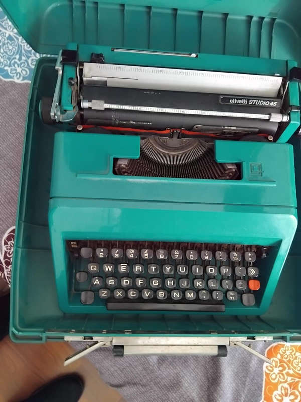 Vintage Olivetti Studio 45 Typewriter