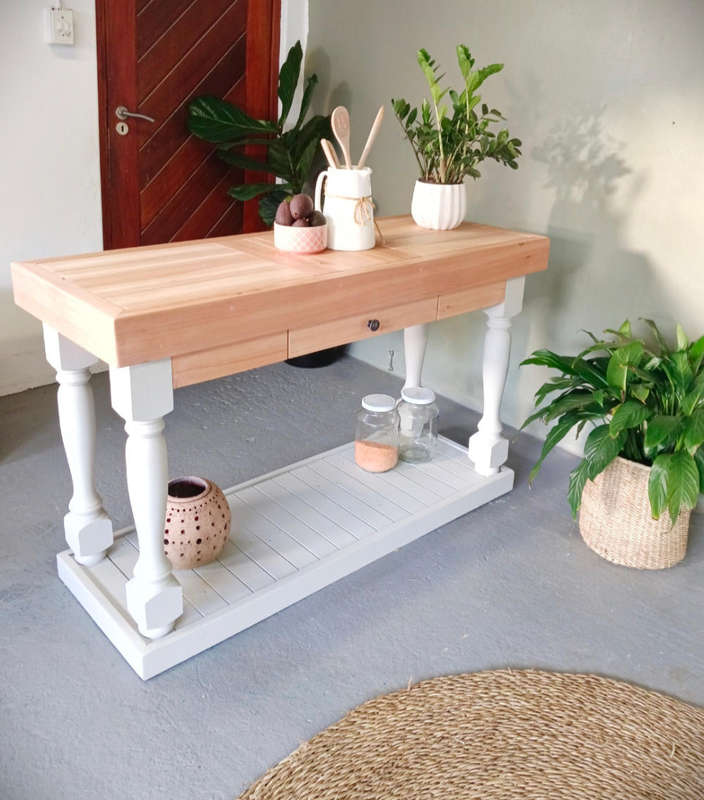Kitchen island/side dresser