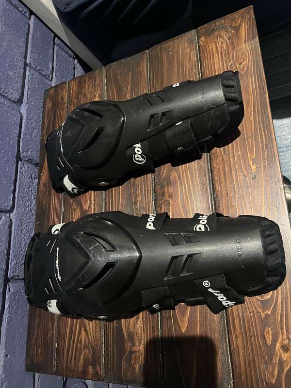POLISPORT Devil Knee Guard Black