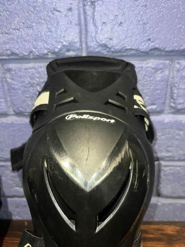 POLISPORT Devil Knee Guard Black