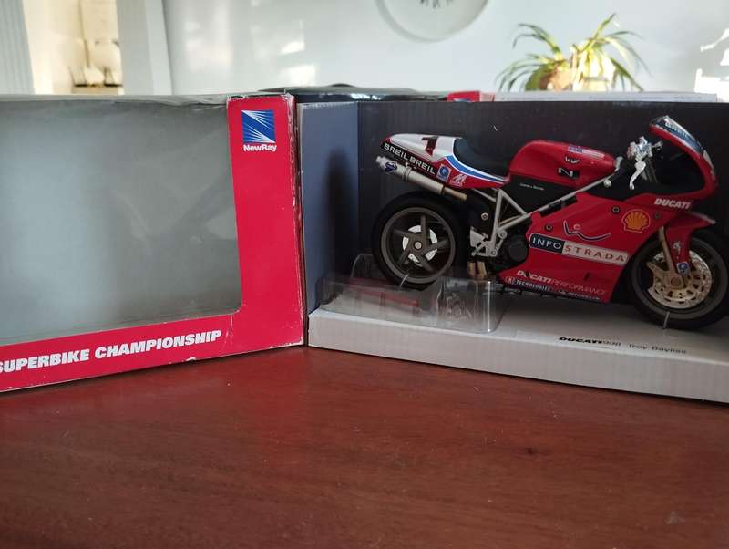 Ducati 998 Troy Bayliss Die Cast Model