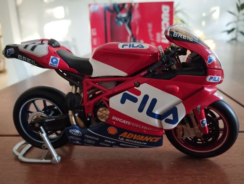 Ducati 999 Fila Ruben Xaus no 11 Newray Model