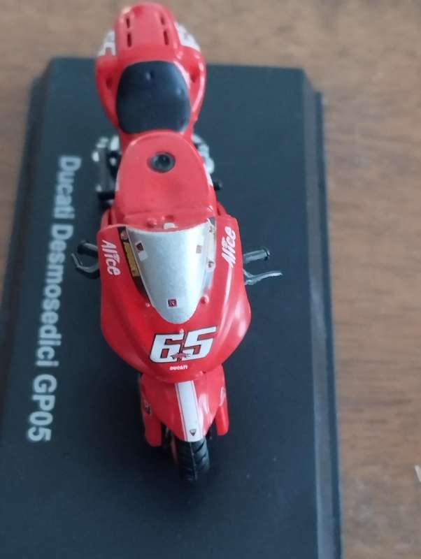 Ducati Desmosedici GP05 Loris Capirossi Die Cast Model