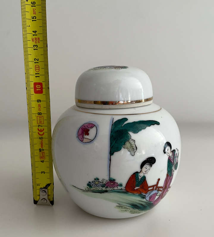 Vintage Chinese Ginger Jar  Jingdezhen Porcelain, Garden Scene with Ladies  1960s, 12cm