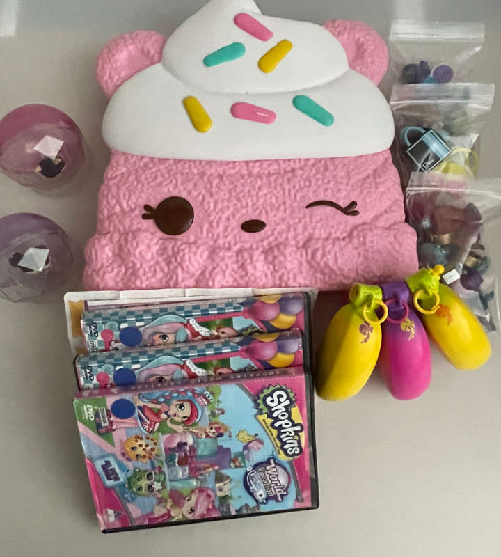 Preowned Girl Toy Collection: 2x LOL Surprise Dolls, Num Noms, Shopkins, 3x Banana - Reduced!