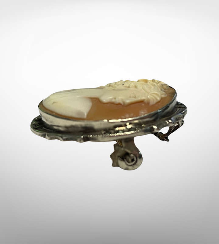 Vintage 800 Silver Shell Cameo Brooch with Marcasite Detailing (4.3g)