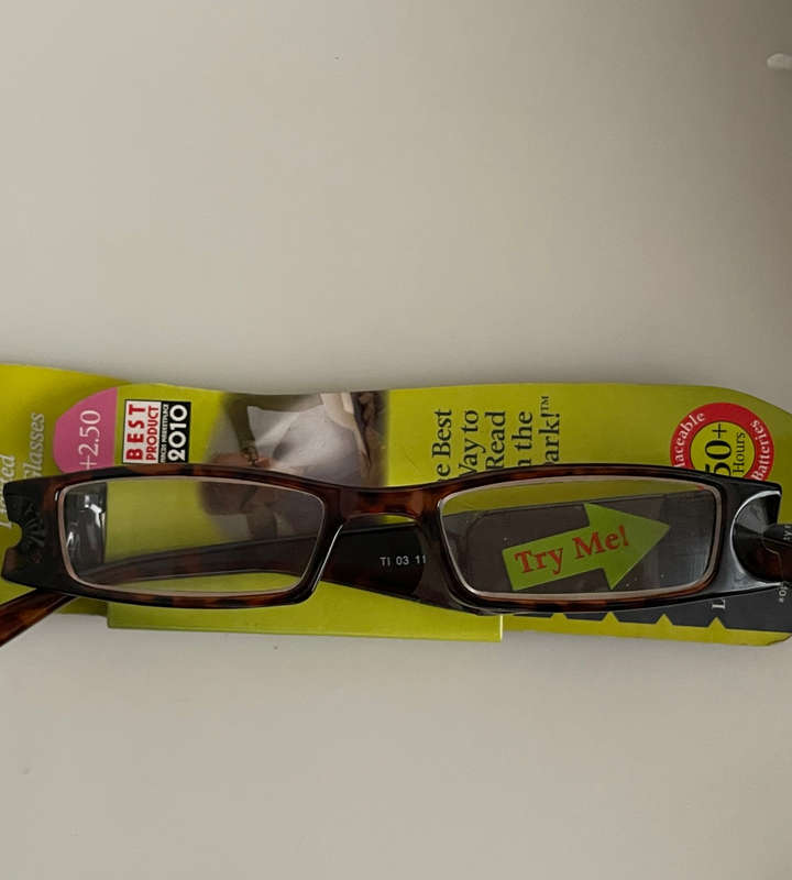 Tortoise Foster Grant +2.50 Lightspecs Reading Glasses with Built-In LED Lights + FREE Sunglasses