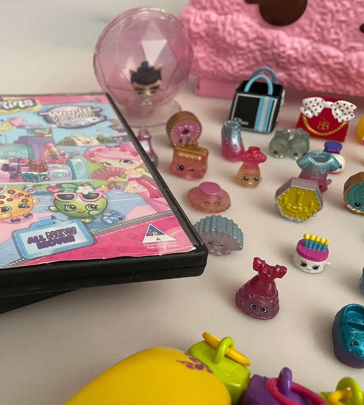 Preowned Girl Toy Collection: 2x LOL Surprise Dolls, Num Noms, Shopkins, 3x Banana - Reduced!