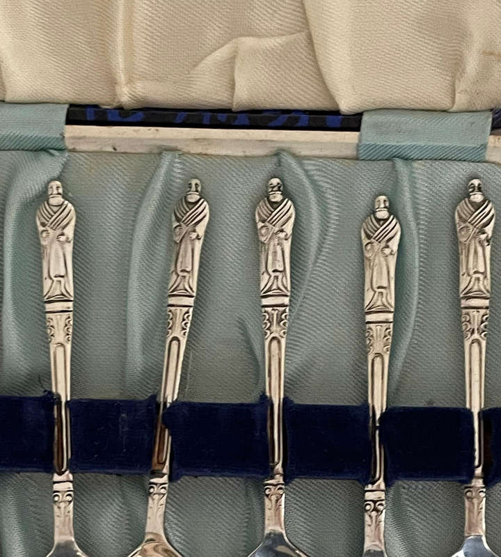 6 Vintage SIPELIA Sheffield England APOSTEL Silver Plate Spoons  Boxed Set  Superb Condition