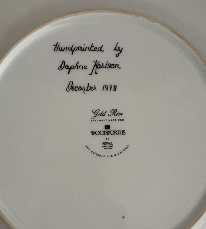 1 x Hand-Painted Wall Décor Plate by Daphne Karlson (1988)