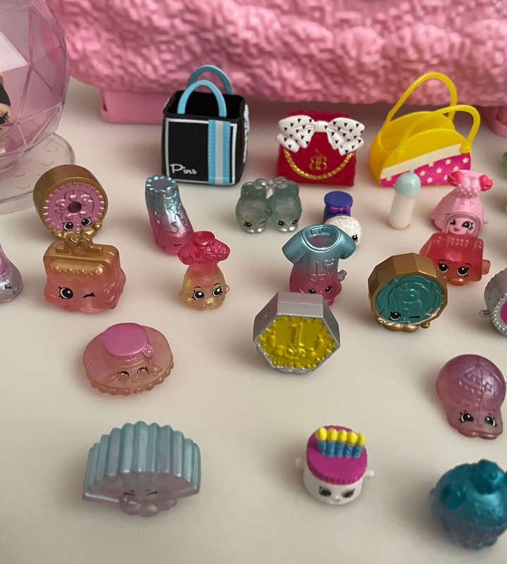 Preowned Girl Toy Collection: 2x LOL Surprise Dolls, Num Noms, Shopkins, 3x Banana - Reduced!