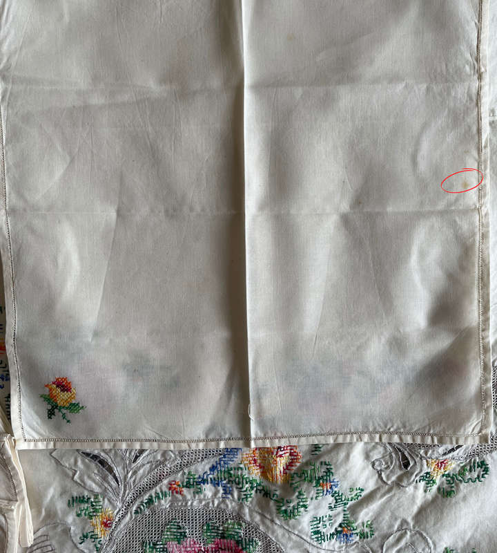 Lot of 3 Vintage Embroidered Tablecloths with Matching Serviettes  26 Pieces Total