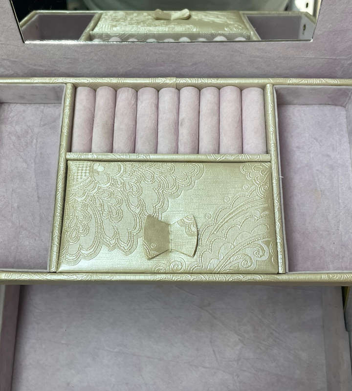 Elegant Large Vintage-Style Jewelry Box with Auto-Opening Drawer  Light Pearl Finish  273x197x170