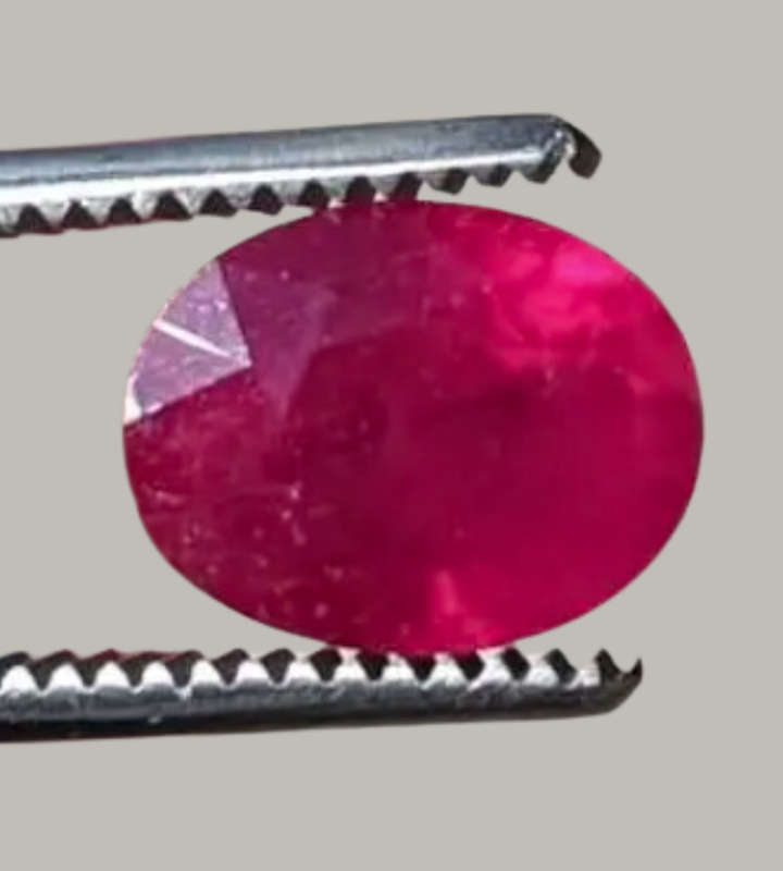 Bargain - Oval Cut 4.51ct Strong Red Ruby Gemstone (GISA Certified)