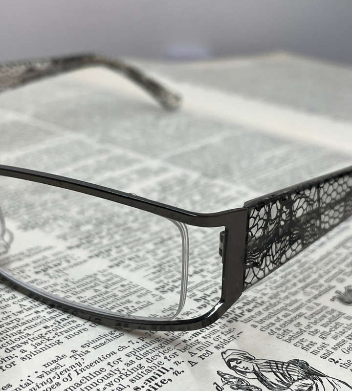 Foster Grant LO0413 +1.50 Reading Glasses - 52-18-140, PD62 ±2mm, Black Lace Sides + FREE Sunglasses