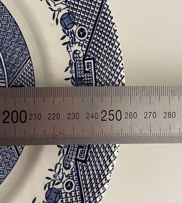 Vintage Blue Willow Transferware Dinner plate  Barratts of Staffordshire, 1950s-1970s, 257mm