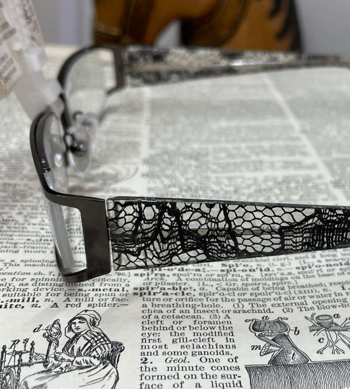 Foster Grant LO0413 +1.50 Reading Glasses - 52-18-140, PD62 ±2mm, Black Lace Sides + FREE Sunglasses