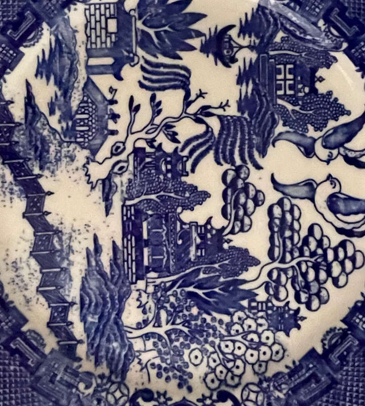 Pair of Vintage Flow Blue Dinner Plates  Made in Occupied Japan, 23.4cm (One with Large Chip)