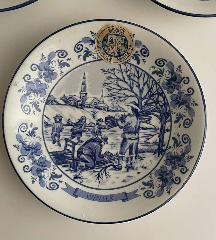 Set of 3 M Delft Holland Seasonal Plates  Oude Molen Fabriek  Winter, Herfst, Lente  123mm