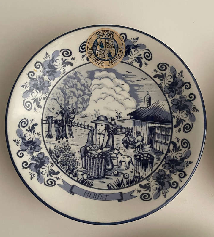 Set of 3 M Delft Holland Seasonal Plates  Oude Molen Fabriek  Winter, Herfst, Lente  123mm