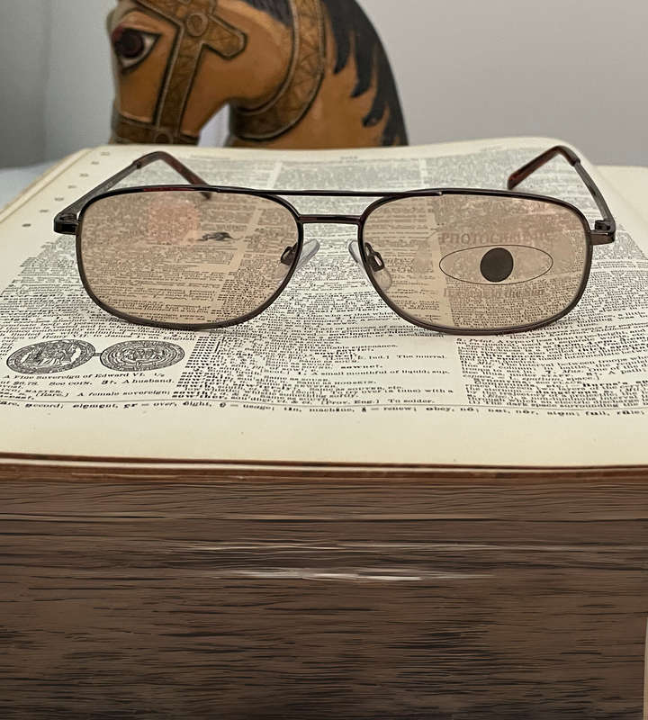 Boots Photochromic Sunglasses  Style 119Z, Adaptive Lenses for UV Protection