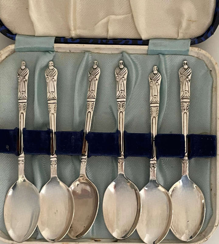 6 Vintage SIPELIA Sheffield England APOSTEL Silver Plate Spoons  Boxed Set  Superb Condition
