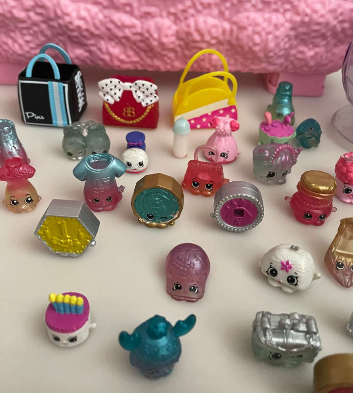 Preowned Girl Toy Collection: 2x LOL Surprise Dolls, Num Noms, Shopkins, 3x Banana - Reduced!