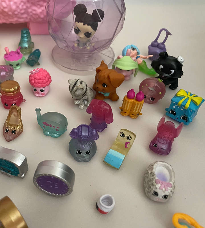 Preowned Girl Toy Collection: 2x LOL Surprise Dolls, Num Noms, Shopkins, 3x Banana - Reduced!
