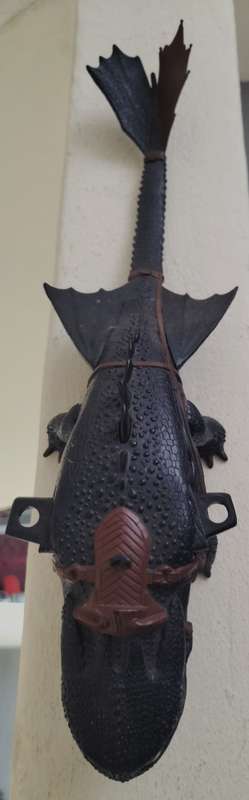 Large battery operated winged creature (works - batteries not included)