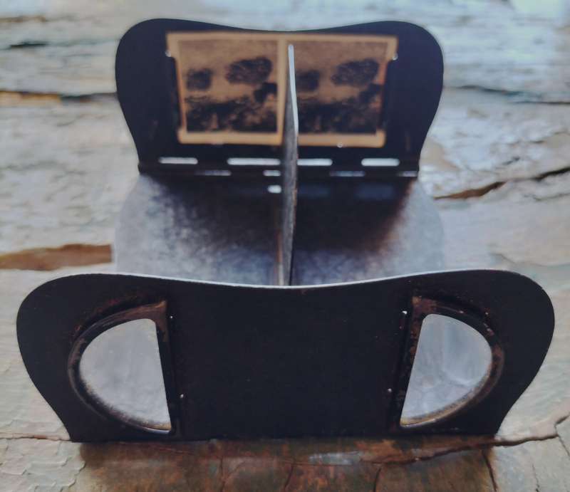 Little Cigarette Card Stereo Viewer with 50+ cards