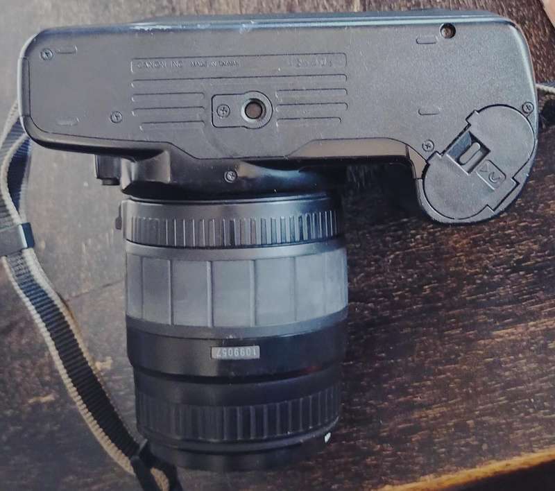 Canon EOS 1000F N (1992) digital camera