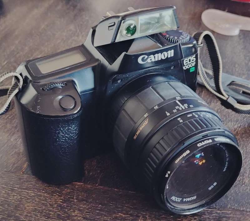 Canon EOS 1000F N (1992) digital camera