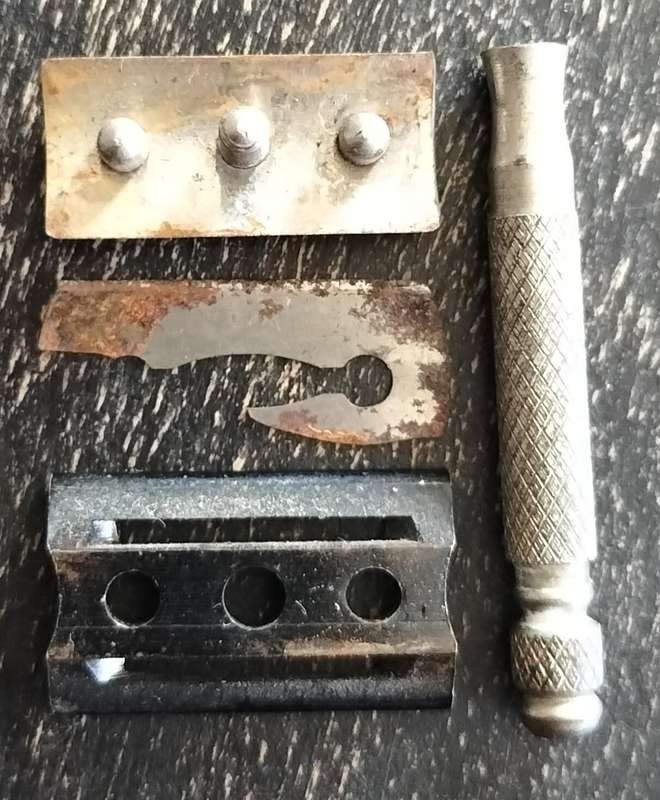 Vintage Laurel miniature razor (Made in England)