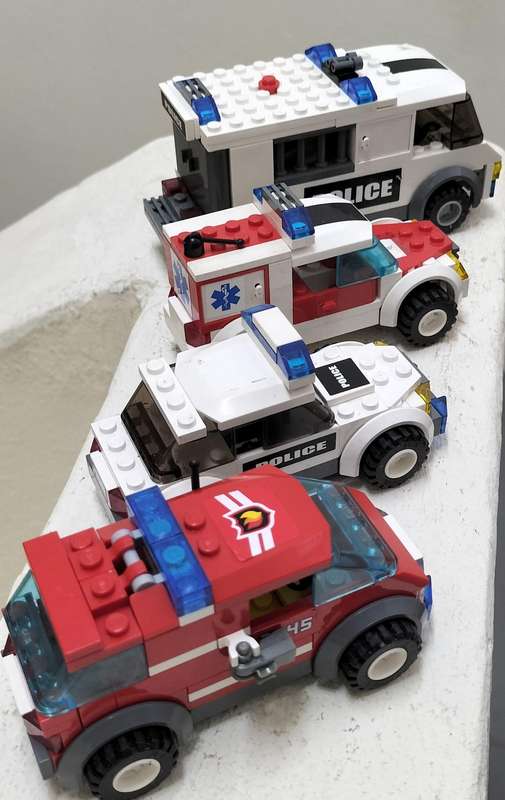 Lego - Emergency Vehicles (x4) and figurines (x10)