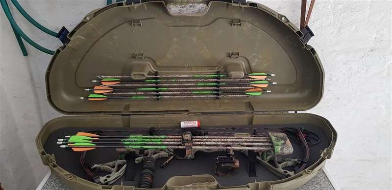 Bowtech Destroyer 350 compound bow