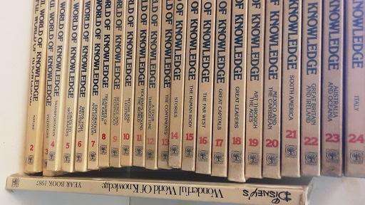 Books : Set of Disney's Wonderful World of Knowledge in colour , Volumes 1 to 25