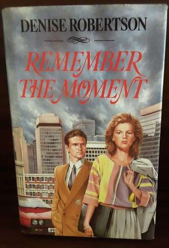 Books  -  Remember the moment , Denise Robertson