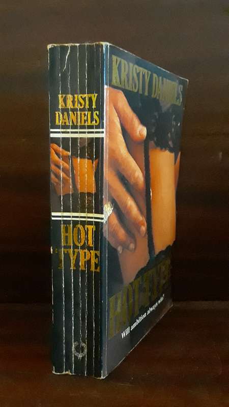 BOOKS -  Hot Type , Kristy Daniels