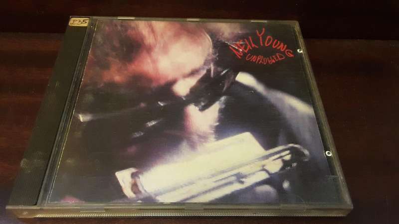 CD music  :  Neil Young , unplugged