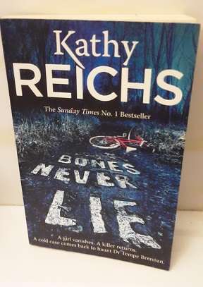 Book : Bones Never Lie - Kathy Reichs