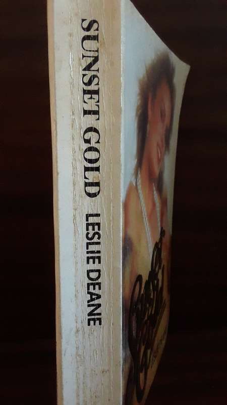 BOOKS -  Sunset Gold , Leslie Deane