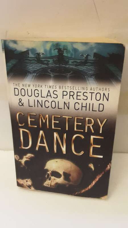 BOOK -  Cemetery Dance  - Douglas Preston