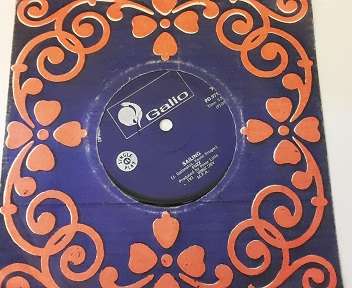 Vinyl Record  - Fuzz - 7 " ,  Sailing , Walking till this yearning dies away - excellent condition
