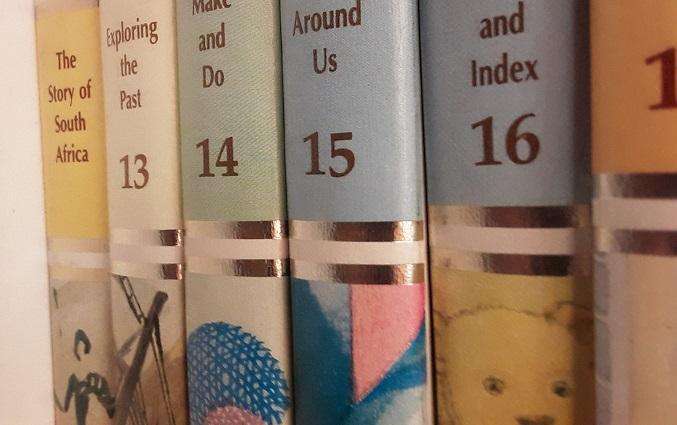BOOKS - Childcraft Set of  16 Books in Colour plus Dictionary