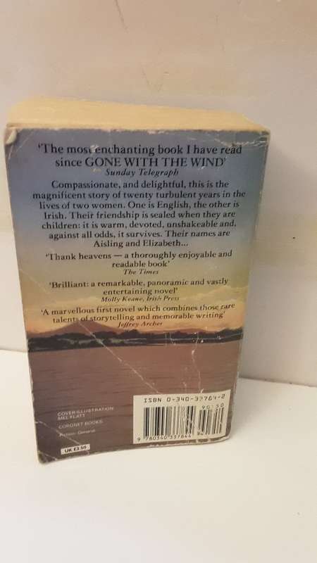 Book : Light a penny candle Maeve Binchy